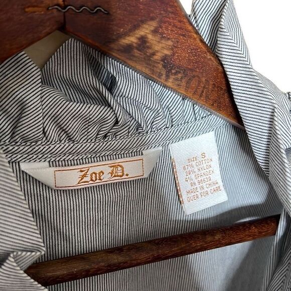 Zoe D. Cotton Blend Button Down Shirt - Picture 5 of 7